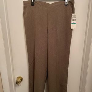 Alfred Dunner Classic ( boardroom) dress pant.  Brown mini herringbone.NWT.